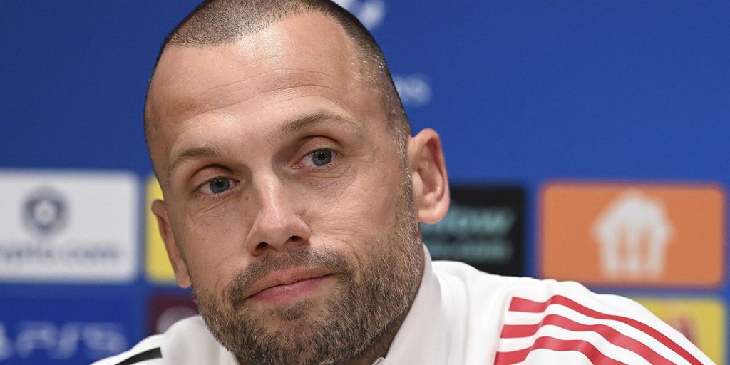 Heitinga avverte: Osimhen è il pericolo numero uno per l'Ajax nella partita contro il Galatasaray