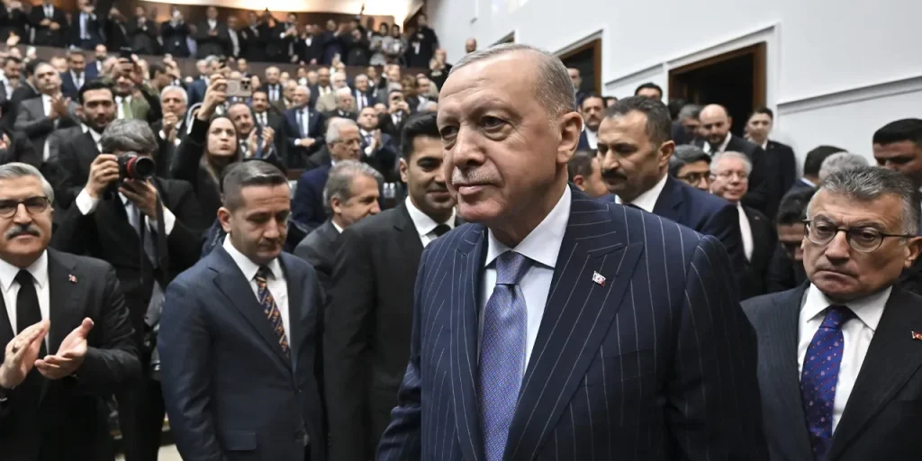 Partito AK avvia trattative di collaborazione con amministrazioni comunali di grandi città