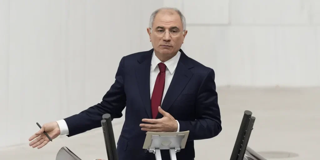 Efkan Alâ invita Özgür Özel a cessare le accuse contro il Partito Democratico