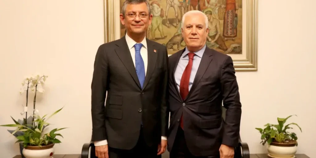 Sindaco di Bursa lamenta accuse infondate mentre deputati si spostano verso il Partito AK