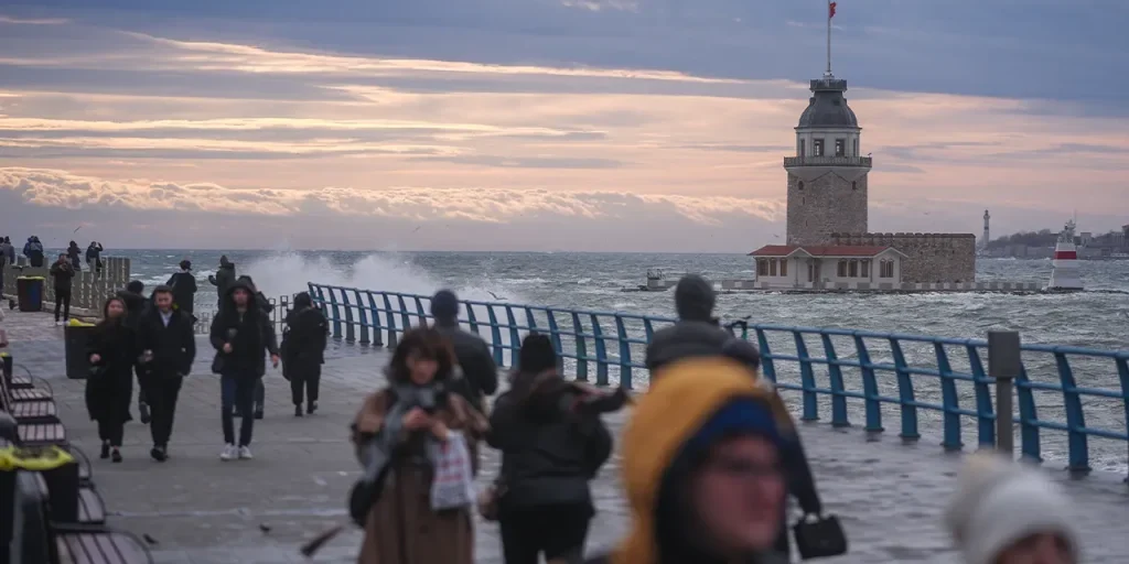Tempesta in Istanbul: chiusure di traghetti, funivie e parchi per motivi di sicurezza