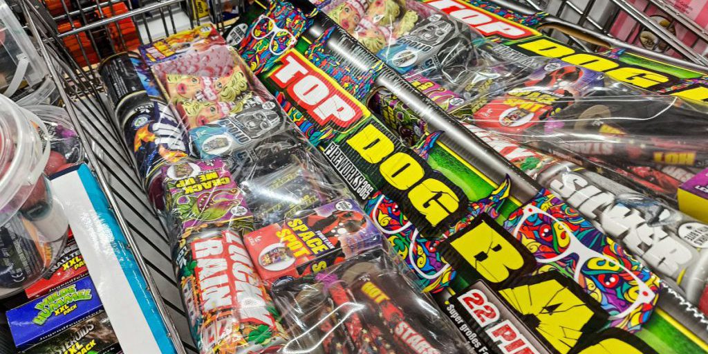 Aumento previsto dei prezzi dei fuochi d'artificio per il Capodanno nei negozi Aldi e Kaufland