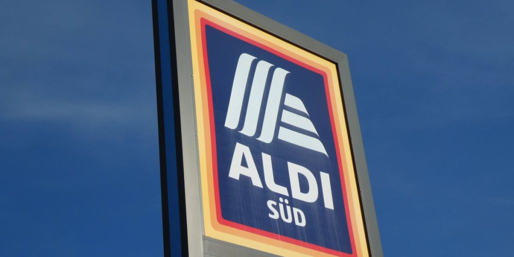 Aldi riduce nuovamente i prezzi di succhi e snack, spingendo la concorrenza sui prezzi