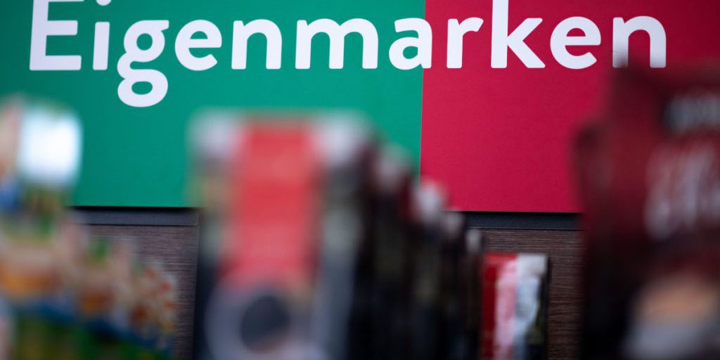 Kunden greifen bei Aldi, Rewe und Co. zu Eigenmarken – jetzt werden sie entlarvt!