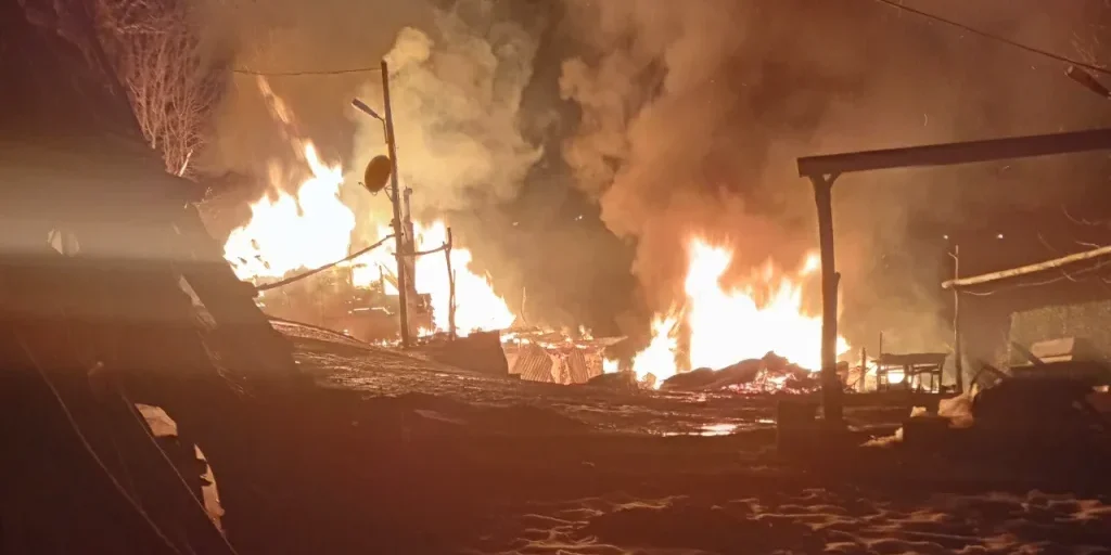 Incendio a Ünye: proprietario trovato morto appeso a un albero del giardino