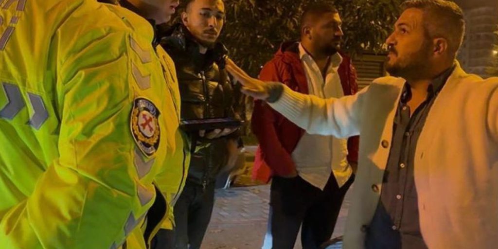 Guidatore ubriaco chiede multa per non aver indossato la cintura di sicurezza invece della revoca della patente in Turchia