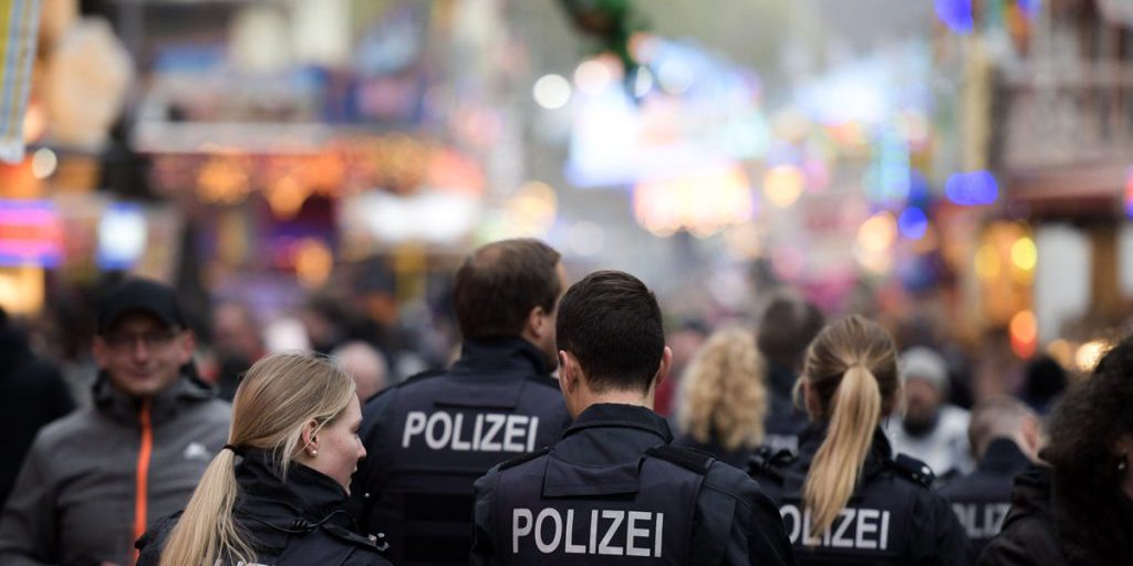 Uomo fermato alla festa di Ognissanti a Soest con scusa improbabile per il suo comportamento sospetto