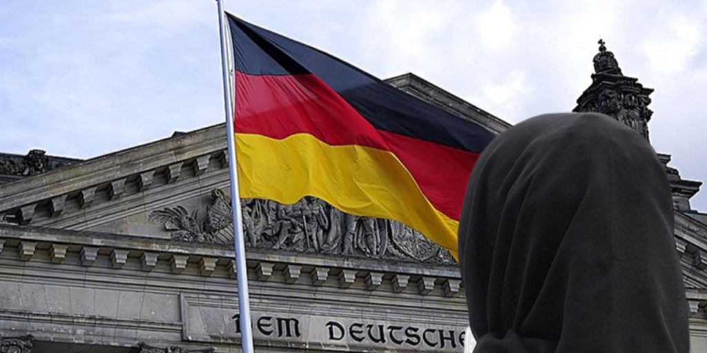 Donna con velo rifiuta di dimettersi da giudice onorario in Germania