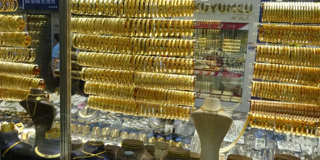 Due sospetti arrestati per frode con oro finto a Bursa: sei gioiellieri truffati