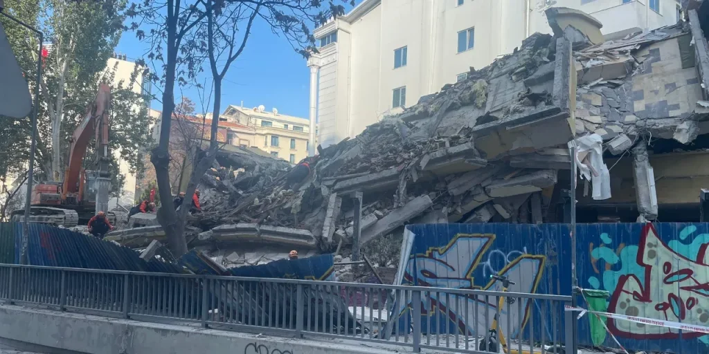 Ankara'nın göbeğinde yıkım paniği!