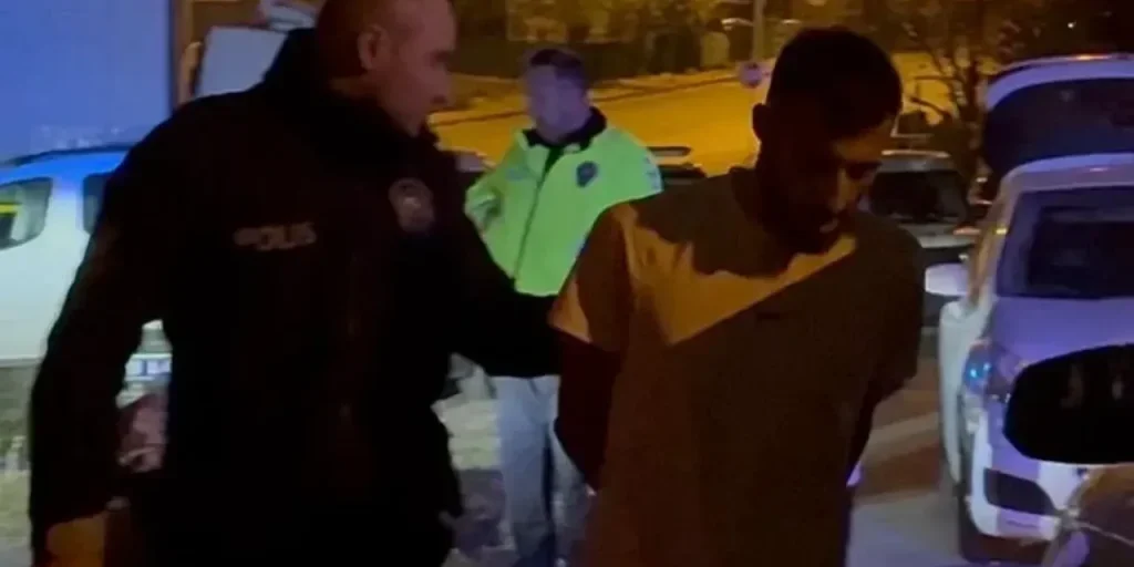 Polizia di Kayseri ferma conducente senza patente con auto rubata ad Antalya