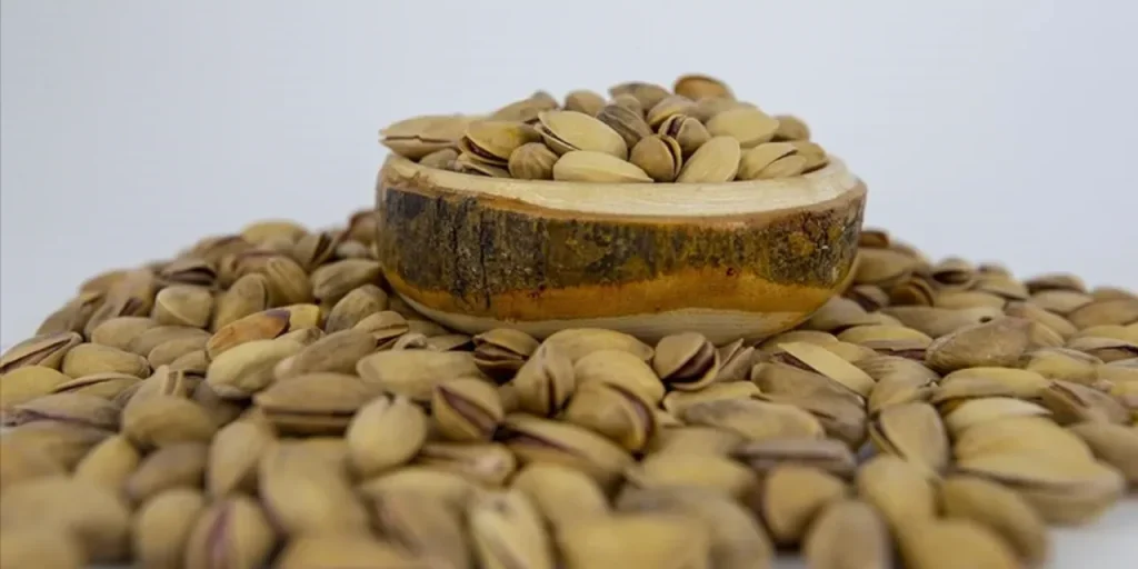 Şekerci Cafer Erol annuncia apertura di nuovi negozi e prezzi più bassi dei pistacchi a Londra