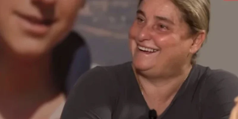 La madre di San Carlo Acutis: un esempio di fede e devozione

Approfondimento
La storia di San Carlo Acutis è un esempio di come la fede e la devozione possano trasformare la vita di una persona. La sua dedizione all'Eucaristia e la sua creatività nel diffondere il messaggio di Dio attraverso i mezzi di comunicazione sono un modello per tutti i giovani che cercano di vivere la loro fede in modo autentico.

Possibili Conseguenze
La canonizzazione di San Carlo Acutis potrebbe avere un impatto significativo sulla Chiesa cattolica e sulla società in generale. Potrebbe ispirare altri giovani a seguire il suo esempio e a dedicarsi alla diffusione del messaggio di Dio. Inoltre, potrebbe contribuire a rafforzare la fede e la devozione dei cattolici in tutto il mondo.

Opinione
La storia di San Carlo Acutis è un esempio di come la fede e la devozione possano trasformare la vita di una persona. La sua dedizione all'Eucaristia e la sua creatività nel diffondere il messaggio di Dio attraverso i mezzi di comunicazione sono un modello per tutti i giovani che cercano di vivere la loro fede in modo autentico.

Analisi Critica dei Fatti
La canonizzazione di San Carlo Acutis è un evento significativo che richiede un'analisi critica dei fatti. È importante considerare il contesto storico e culturale in cui si è svolta la vita di San Carlo Acutis e come la sua fede e la sua devozione abbiano influito sulla sua vita e sulla vita degli altri.

Relazioni con altri fatti
La storia di San Carlo Acutis è collegata ad altri eventi e figure storiche. Ad esempio, la sua canonizzazione è avvenuta durante il pontificato di Papa Leo XIV, che ha sottolineato l'importanza della fede e della devozione nella vita dei cattolici.

Contesto storico
La vita di San Carlo Acutis si è svolta in un contesto storico e culturale particolare. È nato nel 1991 e è morto nel 2006, un periodo di grandi cambiamenti e sfide per la Chiesa cattolica e per la società in generale.

Fonti
La fonte di questo articolo è ACI Prensa, il partner di notizie in lingua spagnola di CNA. L'articolo è stato tradotto e adattato da CNA.