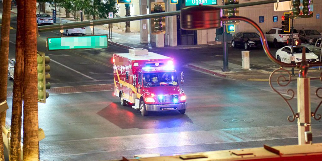 Incidente di violenza armata in Arizona: agente delle forze dell'ordine coinvolto, similmente a Minneapolis