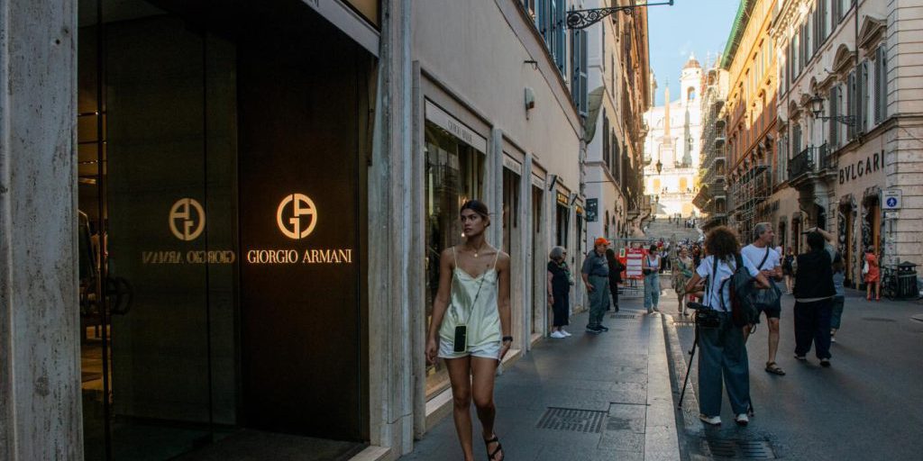 Armani, ceo L’Oreal: “Pronti a trattare per acquisire quota gruppo”