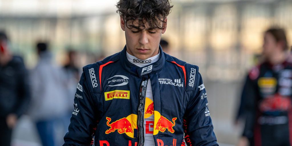 Pilota di Formula 1 affronta pressioni prima dell'inizio della nuova stagione