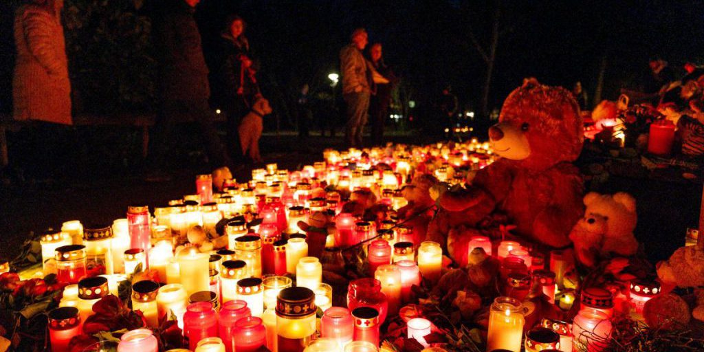 Uomo di Aschaffenburg celebrato eroe dopo attacco con coltello, ora ricercato dalla polizia