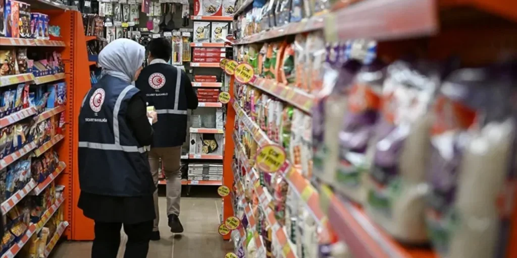 Salario minimo aumentato del 27%: il governo garantisce controllo sui prezzi