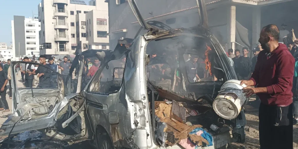 Attacchi israeliani a Gaza: 21 palestinesi uccisi e comandante di Hamas eliminato in attacco aereo