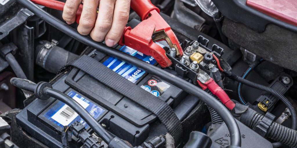 Come avviare un veicolo con batteria scarica in inverno