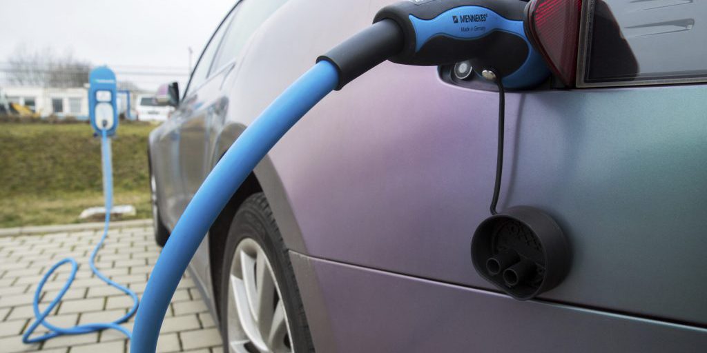 Bonus Auto Elettriche 2025: Come Richiederlo e Quali Sono i Requisiti per Accedere agli Incentivi Governativi