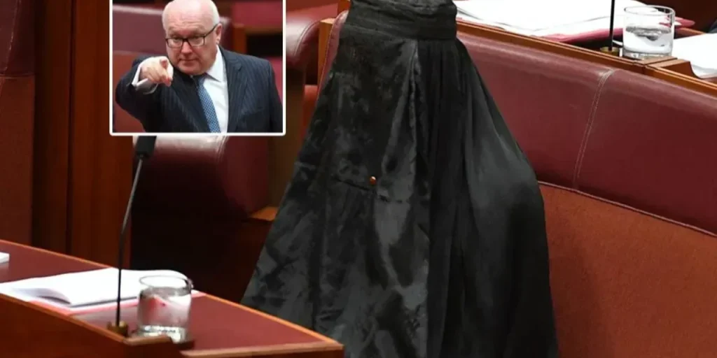 Pauline Hanson esclusa dal parlamento per aver indossato la burqa durante una protesta