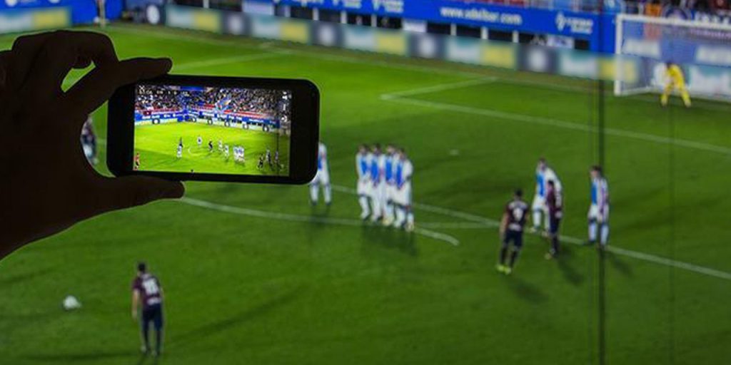 AYM'den kritik karar: TFF'nin 'kaçak maç' yayınlarına erişim engeli yetkisi iptal edildi