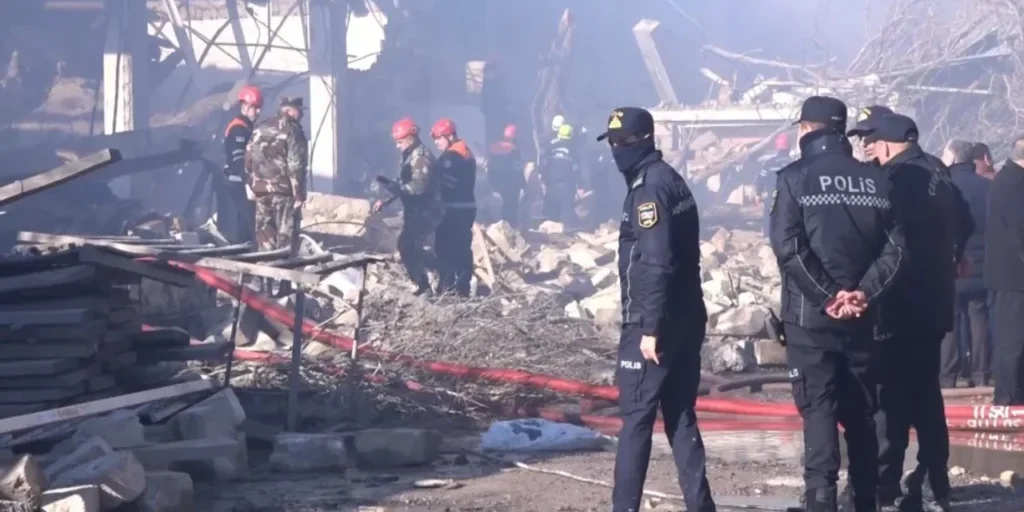 Esplosione a Baku: 5 feriti e 7 evacuati in un edificio di uffici.