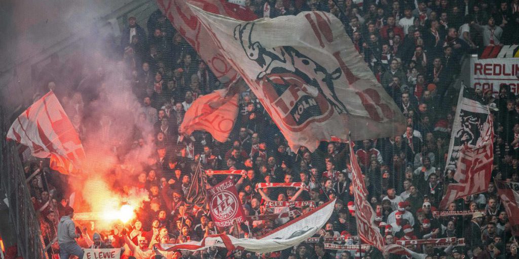 Tifosi Frankfurt reagiscono drammaticamente al blocco degli ospiti prima del derby Leverkusen‑Colonia