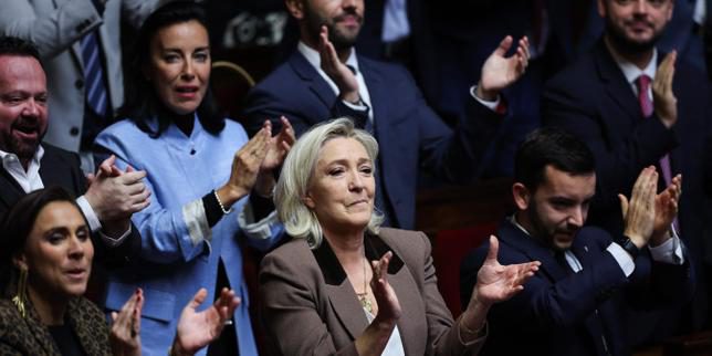 Prima approvazione storica per il Rassemblement National: l'Assemblea nazionale condanna l'accordo franco-algerino del 1968 

Approfondimento
L'accordo franco-algerino del 1968 è stato oggetto di dibattito e controversie negli anni. La proposta di risoluzione approvata dall'Assemblea nazionale potrebbe avere implicazioni importanti per le relazioni tra la Francia e l'Algeria, nonché per la politica migratoria francese.

Possibili Conseguenze
Le conseguenze di questa approvazione potrebbero essere molteplici. Potrebbero includere una revisione dell'accordo franco-algerino del 1968 e un cambiamento nella politica migratoria francese. Tuttavia, è ancora presto per valutare appieno le implicazioni di questa decisione.

Opinione
La comunità politica e sociale francese è divisa sull'approvazione di questa proposta di risoluzione. Alcuni la vedono come un passo necessario per affrontare le sfide migratorie, mentre altri la considerano un attacco ai diritti degli stranieri e alle relazioni con l'Algeria.

Analisi Critica dei Fatti
È importante analizzare criticamente i fatti e le motivazioni che hanno portato all'approvazione di questa proposta di risoluzione. La decisione dell'Assemblea nazionale potrebbe essere influenzata da una varietà di fattori, tra cui la politica interna, le relazioni internazionali e le pressioni sociali.

Relazioni con altri fatti
Questa approvazione potrebbe essere collegata ad altri eventi e tendenze in Francia e in Europa. La politica migratoria è un tema caldo in molti paesi, e le decisioni prese in Francia potrebbero avere ripercussioni più ampie.

Contesto storico
L'accordo franco-algerino del 1968 è stato firmato in un contesto storico specifico, caratterizzato dalle relazioni coloniali e post-coloniali tra la Francia e l'Algeria. La proposta di risoluzione approvata dall'Assemblea nazionale deve essere valutata in questo contesto storico.

Fonti
La fonte di questo articolo è Le Monde. Per ulteriori informazioni, si può consultare l'articolo originale sul sito web di Le Monde.