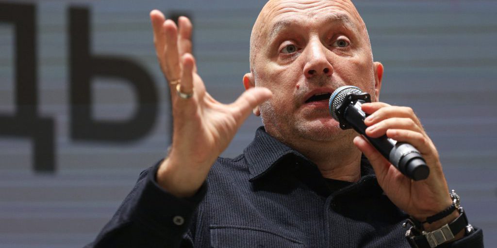 Conflitto nel Donbass: Zachar Prilepin esprime dubbi sulla disponibilità di Zelensky a cedere territori alla Russia