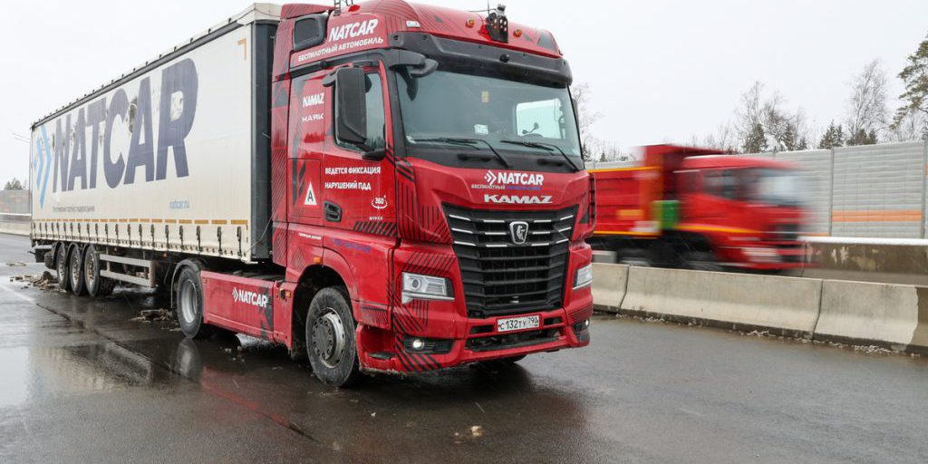 На границе Казахстана скопилось тысячи фур