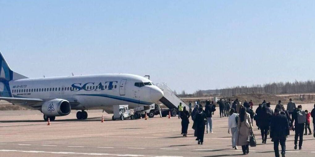 Atterraggio di emergenza dell'Airbus A320 a San Pietroburgo: passeggeri in lacrime e preghiera durante un momento di forte ansia