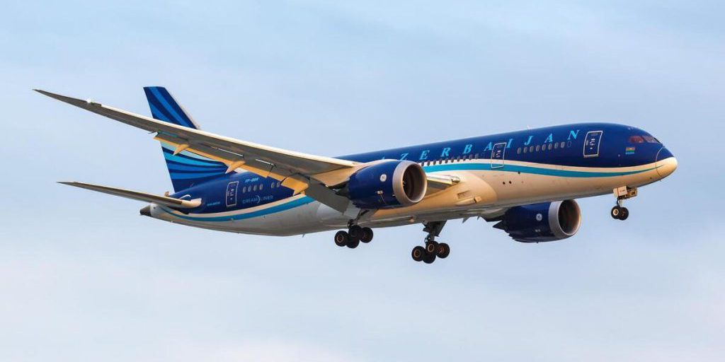 СМИ: самолет, круживший над Петербургом из-за неубирающейся стойки шасси, выкатился с ВВП