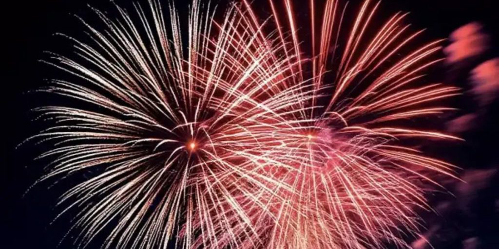 На Театральной площади в Ростове стреляли салюты