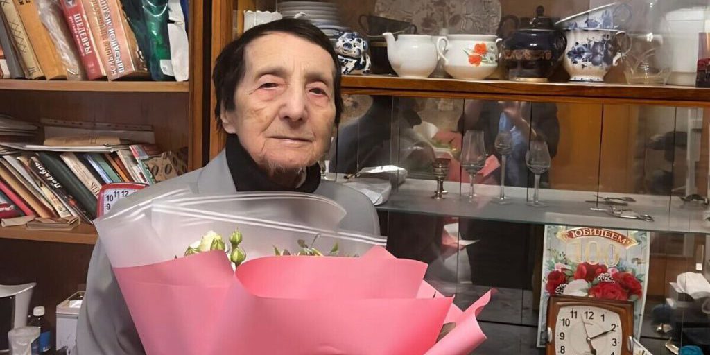 102-летний юбилей отмечает коренная горожанка Людмила Черняева, участник ВОВ и Почётный гражданин Сочи