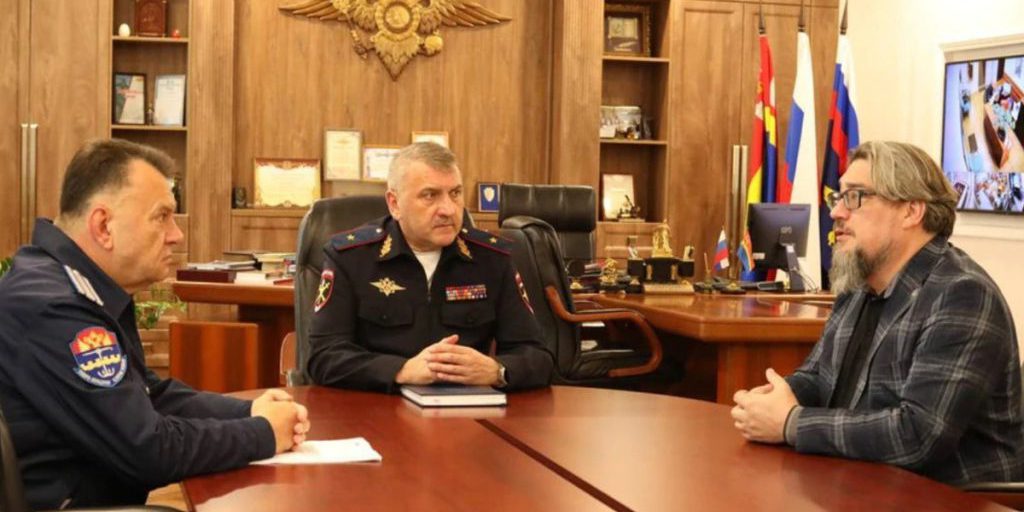 Cosacchi e Polizia di Kaliningrad Uniscono le Forze per Fronteggiare l'Immigrazione Irregolare nella Regione