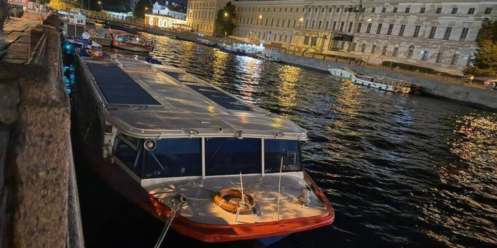 "Collisione tra la nave "Magica" e il ponte Belinskij a San Pietroburgo: indagini in corso"