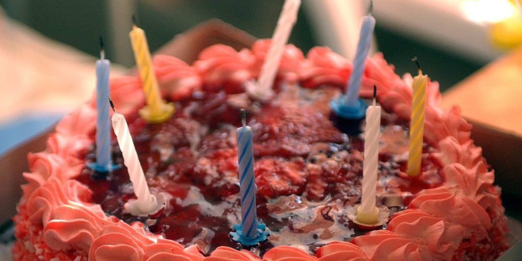 Мать и дочь погибли, съев подаренный торт