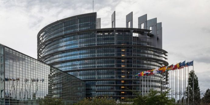European Parliament initially backs ban on Russian gas and oil