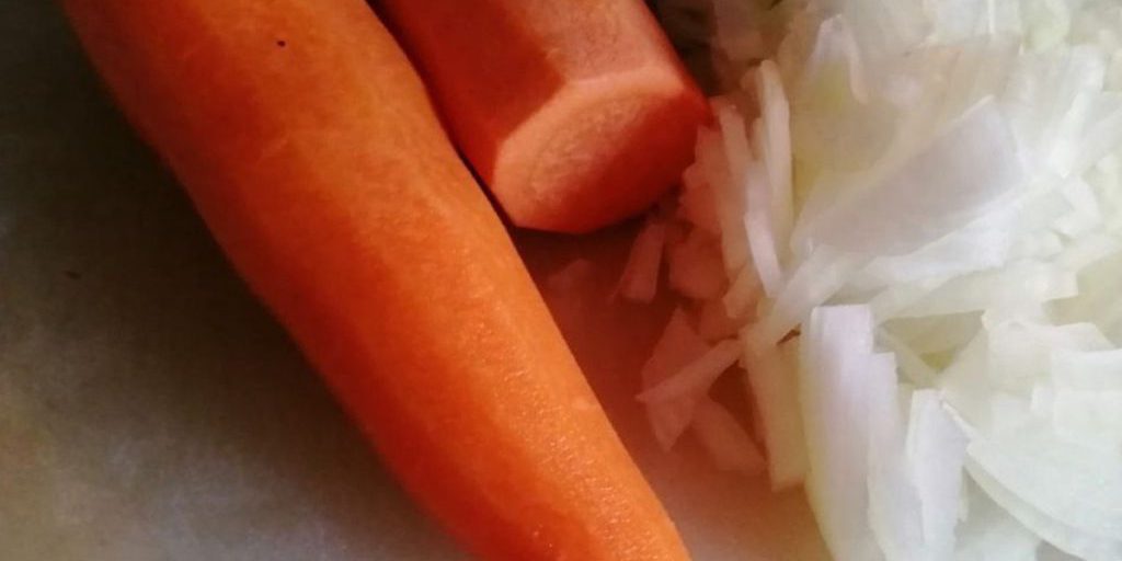 Il Rospotrebnadzor di Novgorod consiglia ai bambini di sostituire le patatine fritte con le carote fritte per una alimentazione più salutare