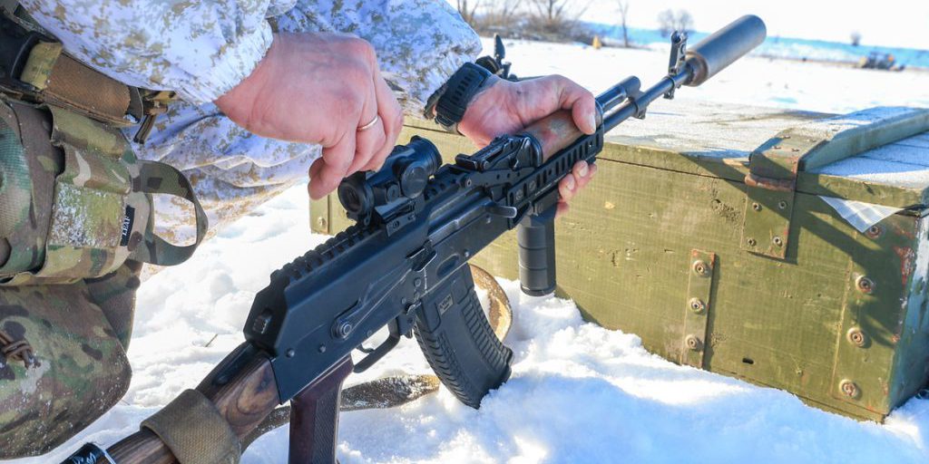 Errore fatale durante un'addestramento militare nel Regno Unito: un soldato spara per errore contro un commilitone