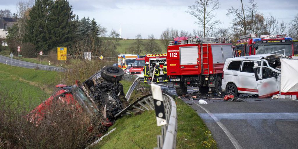 Incidente stradale sulla B51 in Rheinland-Pfalz: quattro morti, tra cui un bambino di sette anni