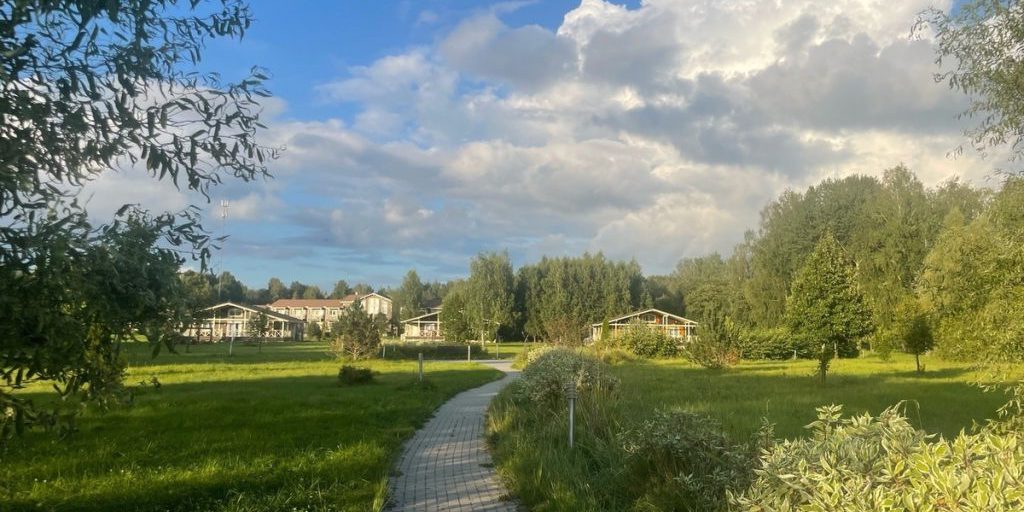 "Previsioni meteo per il 10 settembre 2025: temperature gradevoli e cieli tersi nella regione di Smolensk"