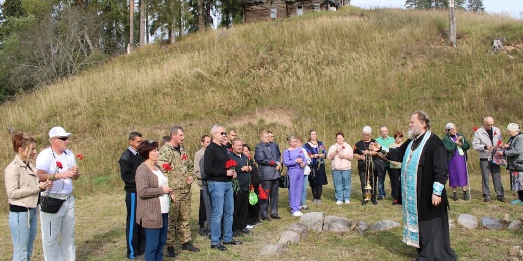 Cerimonia di commemorazione per le vittime dell'incendio nel dormitorio dell'istituto psiconeurologico di Malovišerskij