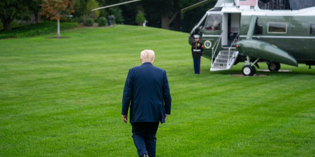 Tentato attacco con penna laser contro l'elicottero di Donald Trump a Washington