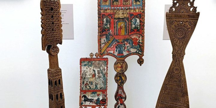 Gli studenti di Smolensk scoprono la storia e la cultura locale in un'esperienza interattiva al museo Ruskaâ starina