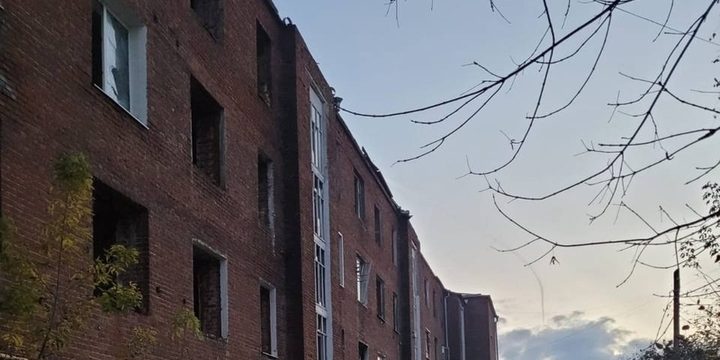 В Камешково суд удовлетворил иск прокурора о сносе аварийного здания