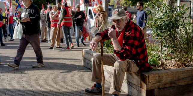 Mobilisation du 2 octobre : dans les cortèges, des manifestants désemparés mais qui refusent de renoncer