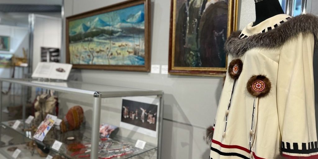 "Ora Culturale al Centro Tenishev: un'immersione nell'arte e nella cultura"